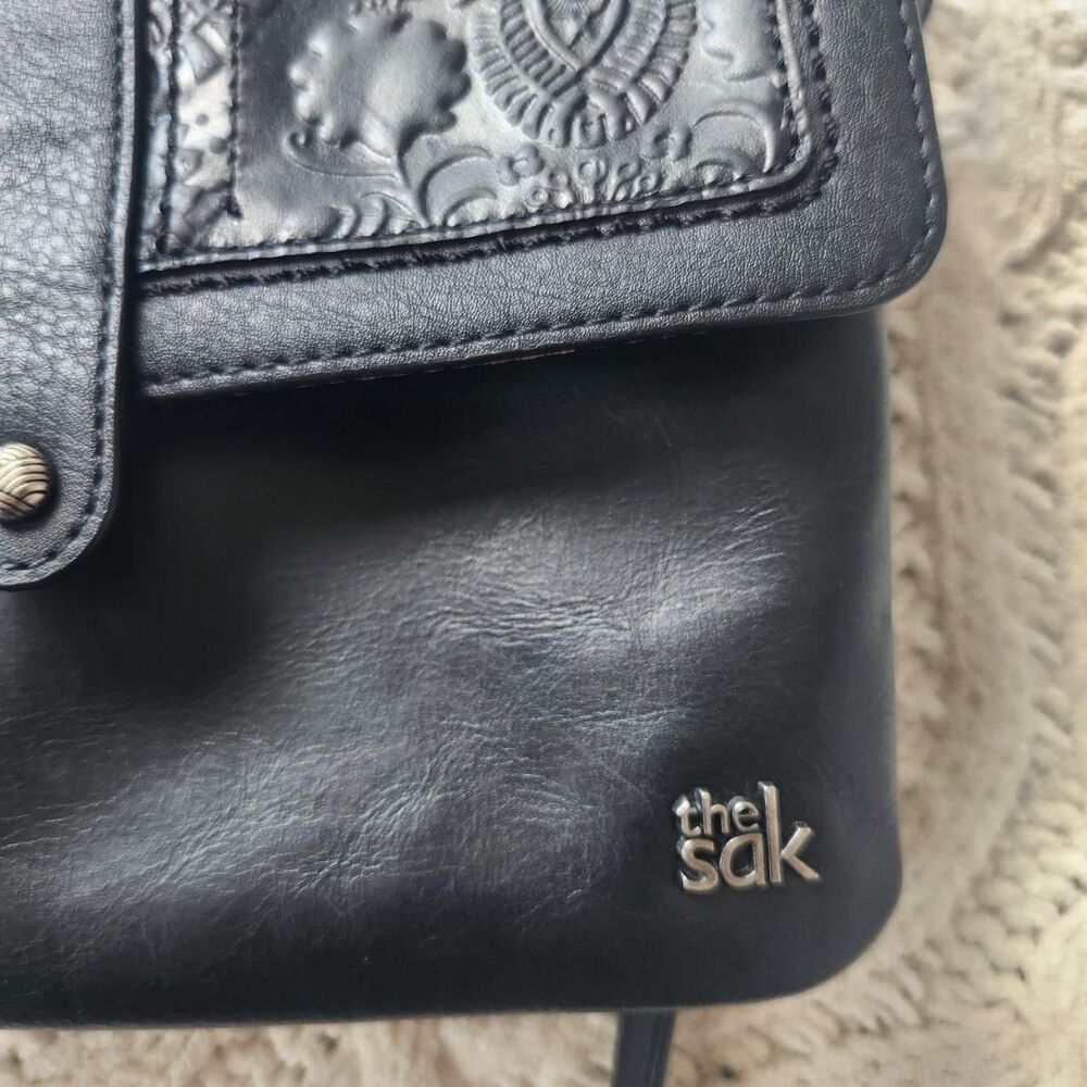 The Sak Black Leather Crossbody/ Shoulder Bag - Picture 6 of 8